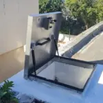 דלת יציאה לגג