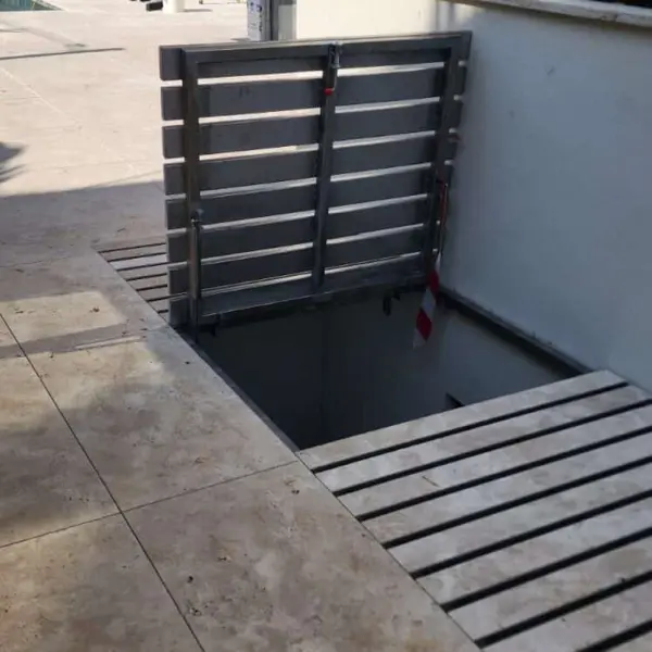 מערכת חיפוי פרימיום נסתרת לחצר אנגלית, בהתאמה אישית