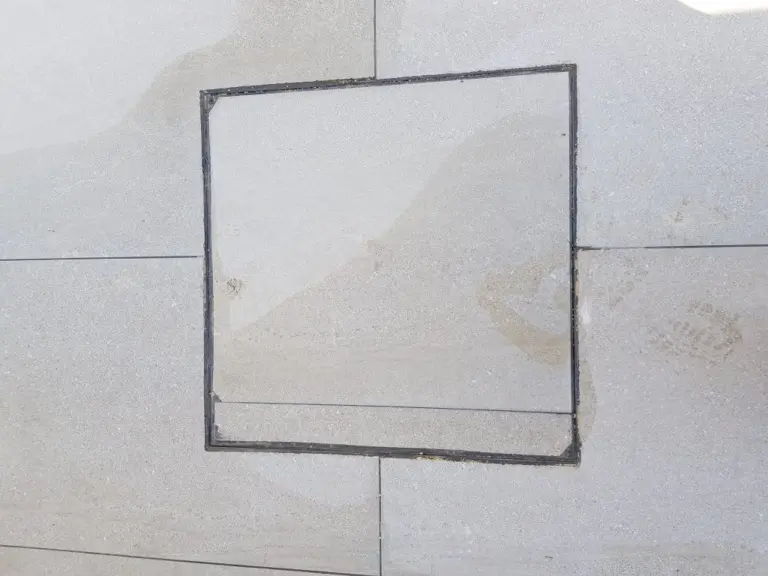 דלת נסתרת לקיר מנירוסטה, בהתאמה אישית